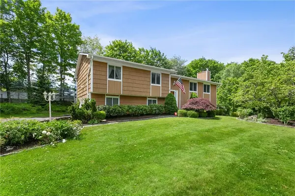 215 Juniper DR, Yorktown Heights, NY 10598