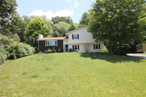 32 Hillview CIR, Poughkeepsie, NY 12603