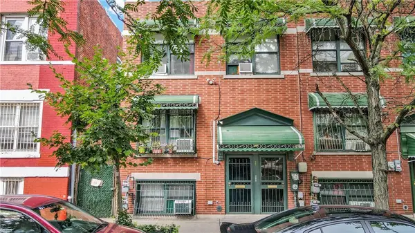 865 Hornaday PL, Bronx, NY 10460