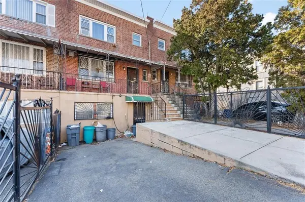 1036 E 215th ST, Bronx, NY 10469