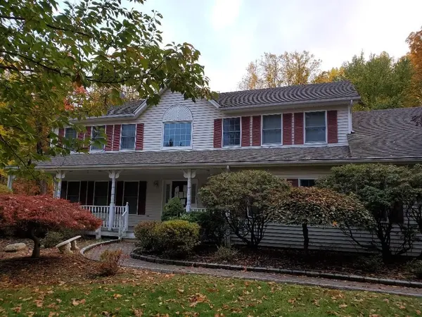 8 Hilltop RD, Katonah, NY 10536