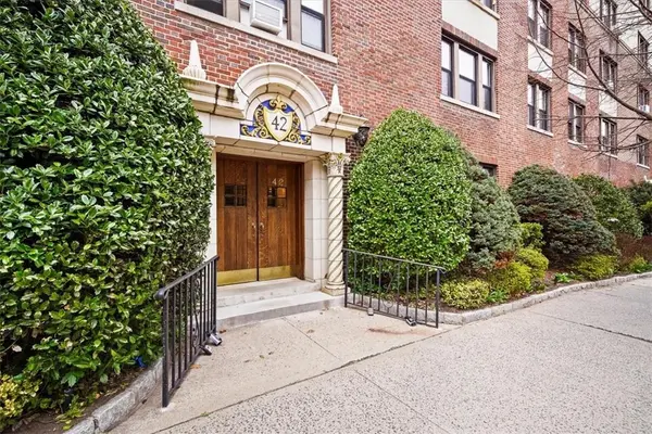42 Pondfield RD #4F, Bronxville, NY 10708