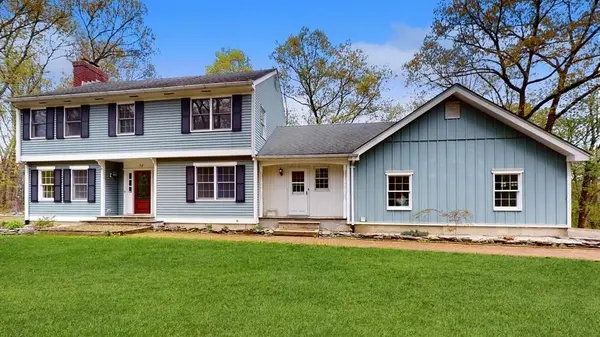 34 Contour LN, Salt Point, NY 12578