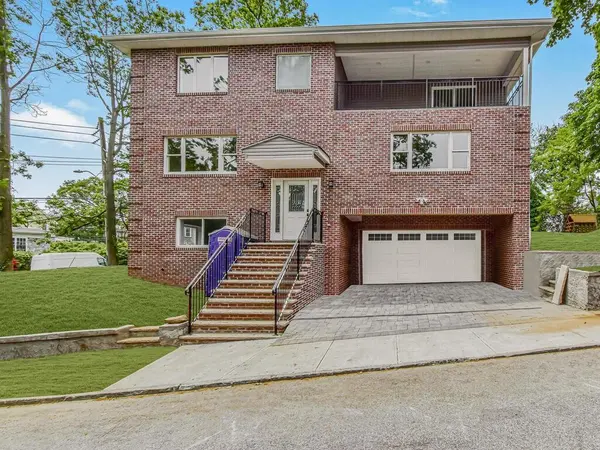 81 Lewis Pkwy, Yonkers, NY 10705