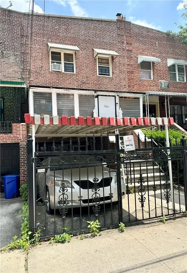 3302 Fish AVE, Bronx, NY 10469
