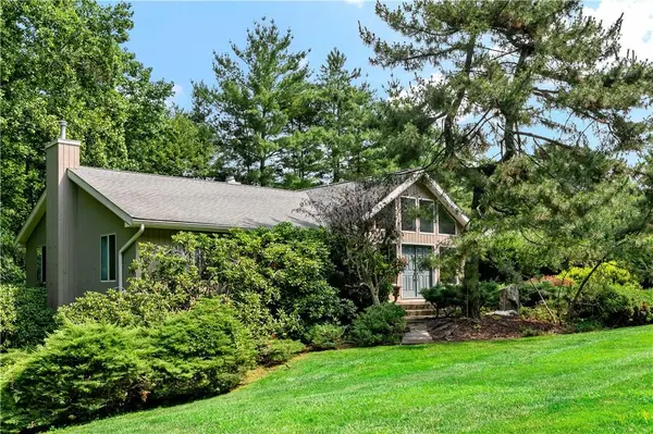 2 Doxbury CIR, Briarcliff Manor, NY 10510