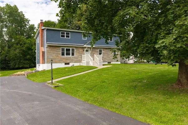 15 Laffin LN, Poughkeepsie, NY 12603