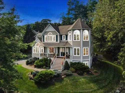 211 Wanamaker LN, Nyack, NY 10960