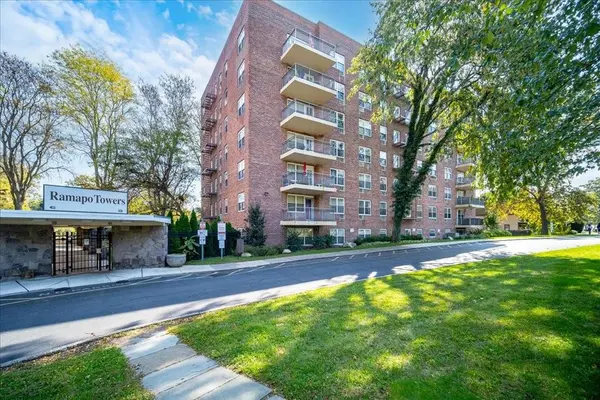 40 S Cole AVE #3C, Spring Valley, NY 10977