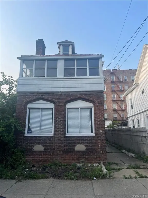 679 E 221st ST, Bronx, NY 10467