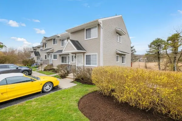 301 Covington Green LN, Patterson, NY 12563