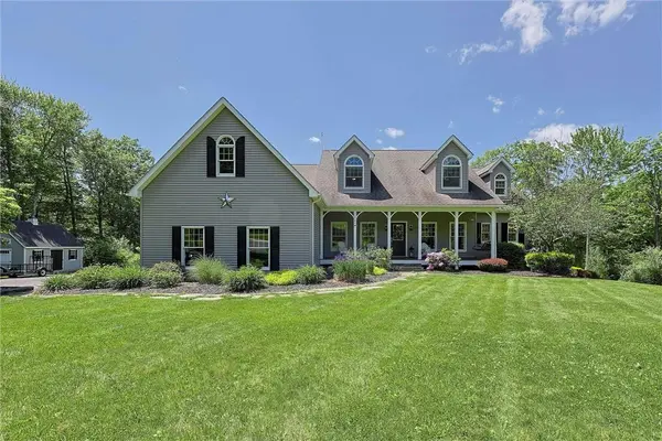 6 Moonstone LN, La Grange Ville, NY 12540