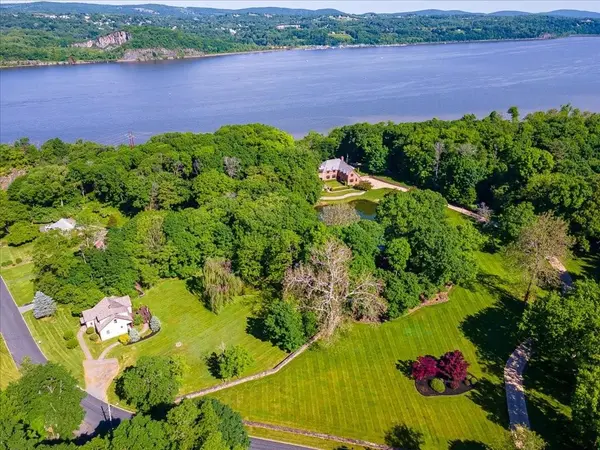 19 Reed RD, New Hamburg, NY 12590