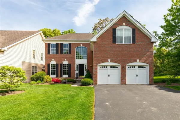 637 Creekside LN, Fishkill, NY 12524