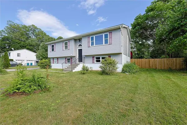 4 Stanley LN, Wappingers Falls, NY 12590