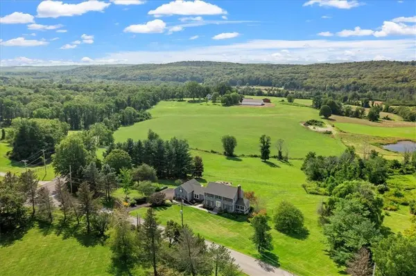 1 Guernsey Hill RD, La Grange Ville, NY 12540