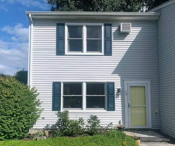 25 Greenhouse LN, Poughkeepsie, NY 12603