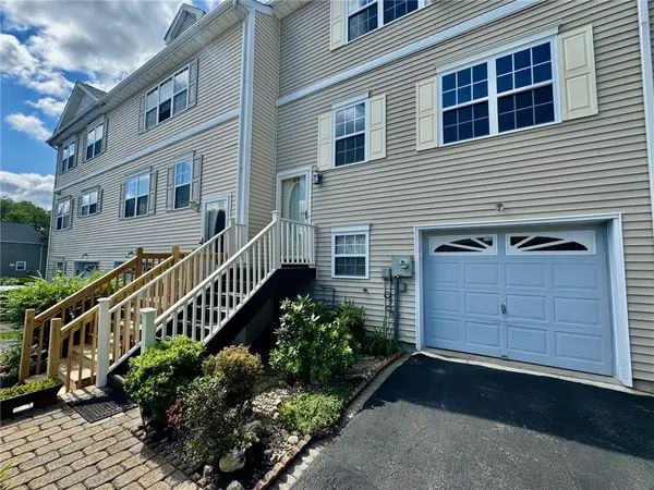 26 Peach PL, Middletown, NY 10940
