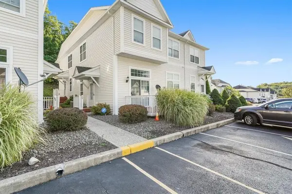78 Jordan LN, Middletown, NY 10940