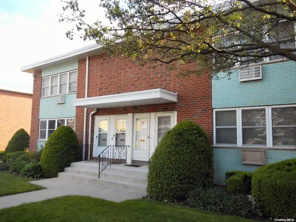 198 Farber DR #198, West Babylon, NY 11704