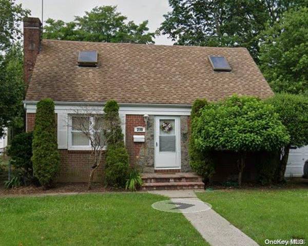216 Laclede AVE, Uniondale, NY 11553