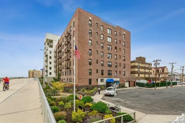 129 Beach 118th St #6A, Rockaway Park, NY 11694
