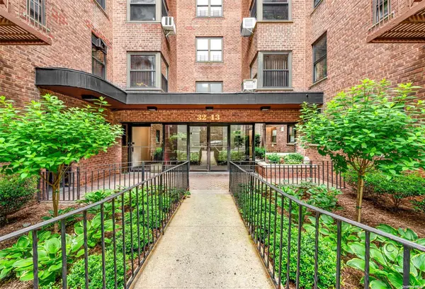32-43 91 ST #A302, East Elmhurst, NY 11369