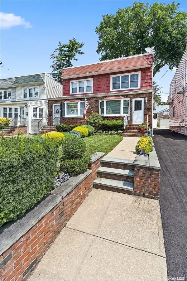 42-07 247th ST, Little Neck, NY 11363