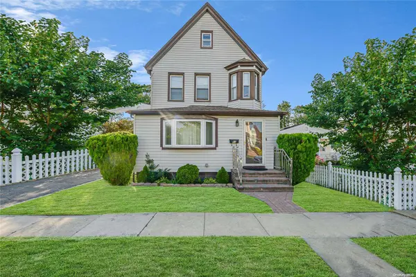 93 Bismark AVE, Valley Stream, NY 11581