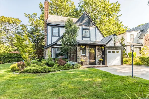 24 Highland BLVD, Lynbrook, NY 11563