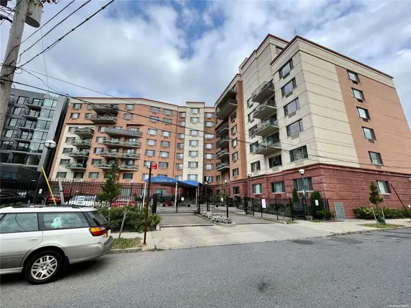 136 Beach 117th ST #207, Far Rockaway, NY 11694