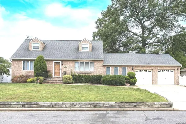 107 Harriet RD, North Babylon, NY 11703