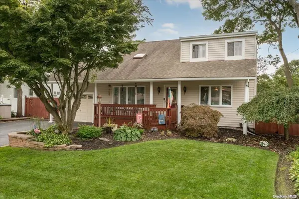 70 Presford DR, Shirley, NY 11967