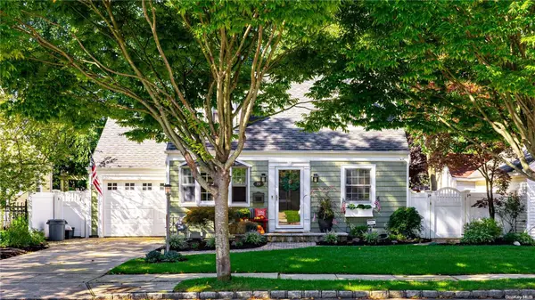 29 Cambridge ST, Malverne, NY 11565