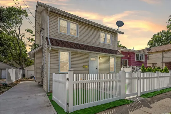 250 Yale ST, Hempstead, NY 11550