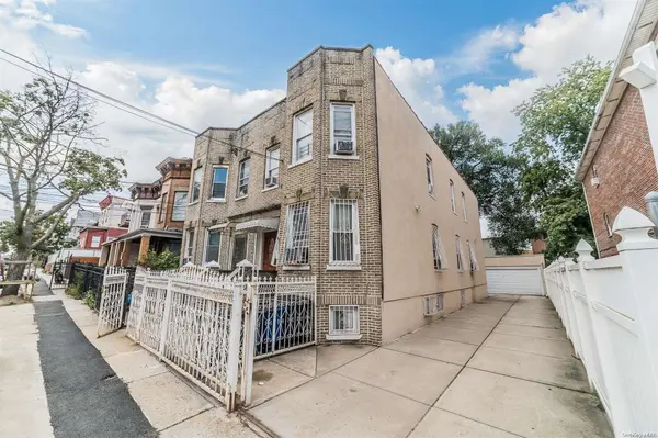 32-49 105th St, East Elmhurst, NY 11369