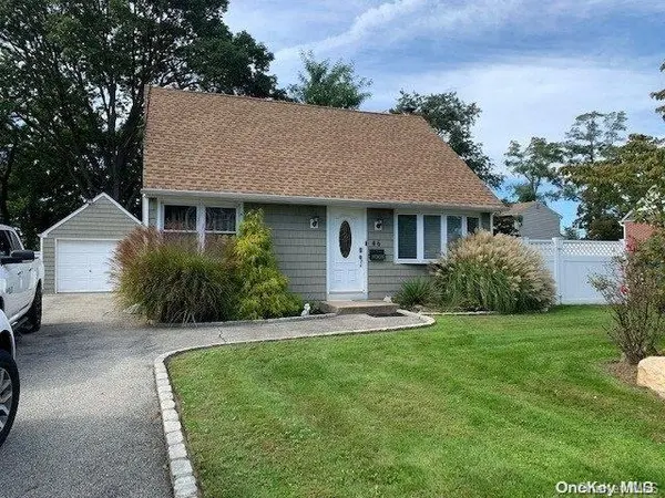46 Belmont AVE, West Babylon, NY 11704