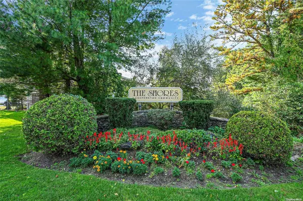 284 Lake Point Dr #284, Middle Island, NY 11953