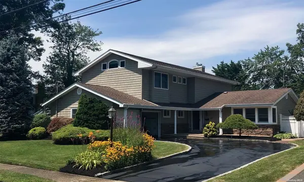 57 Cutter PL, West Babylon, NY 11704
