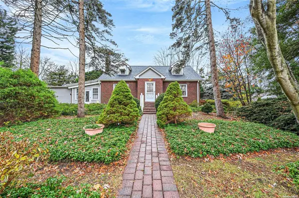 35 Forest DR, East Northport, NY 11731