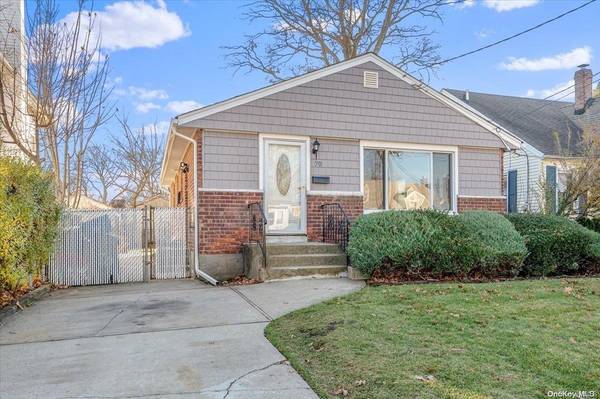 70 E Marshall ST, Hempstead, NY 11550