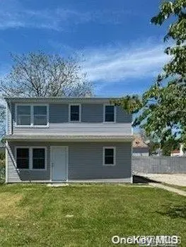28 Beach AVE, Copiague, NY 11726