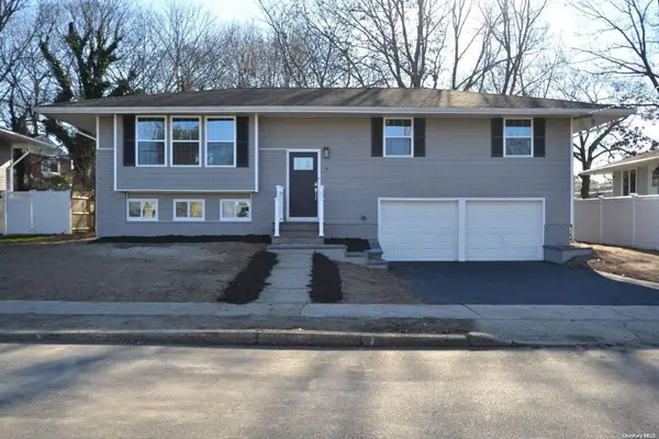 4 Shelart ST, Plainview, NY 11803