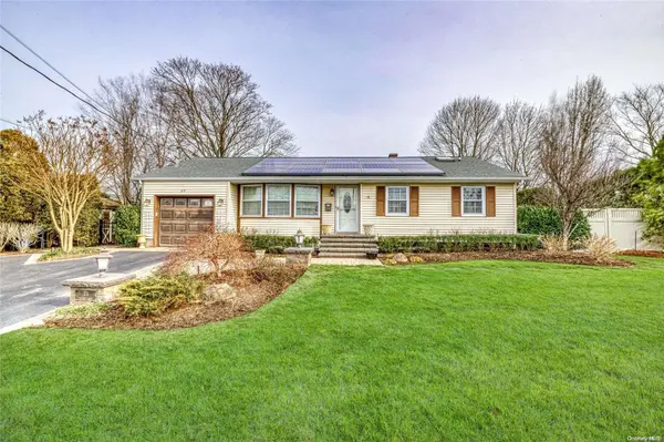 23 Wilcox LN, Brentwood, NY 11717