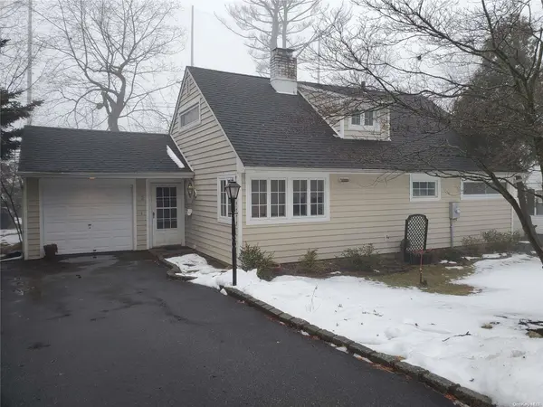 12 Wakefield AVE, Port Washington, NY 11050