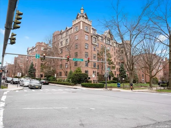 2 Westchester Ave #1Q, White Plains, NY 10601