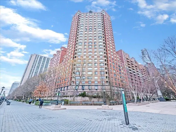 377 Rector PL #4H, New York (manhattan), NY 10280