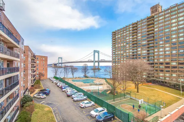 162-41 Powells Cove BLVD #4H, Whitestone, NY 11357