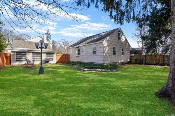 9 Edgewood, Huntington Station, NY 11746