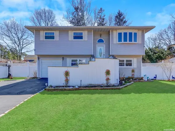 122 Chanel DR, Shirley, NY 11967